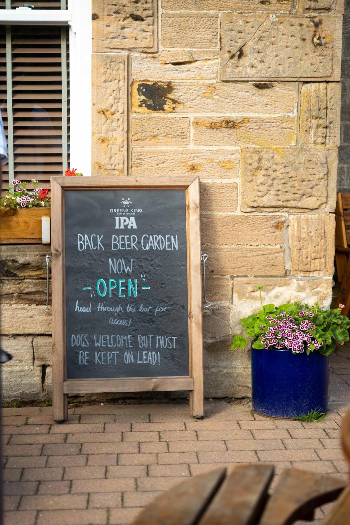 Traquair Arms Hotel 이너리슨 외부 사진