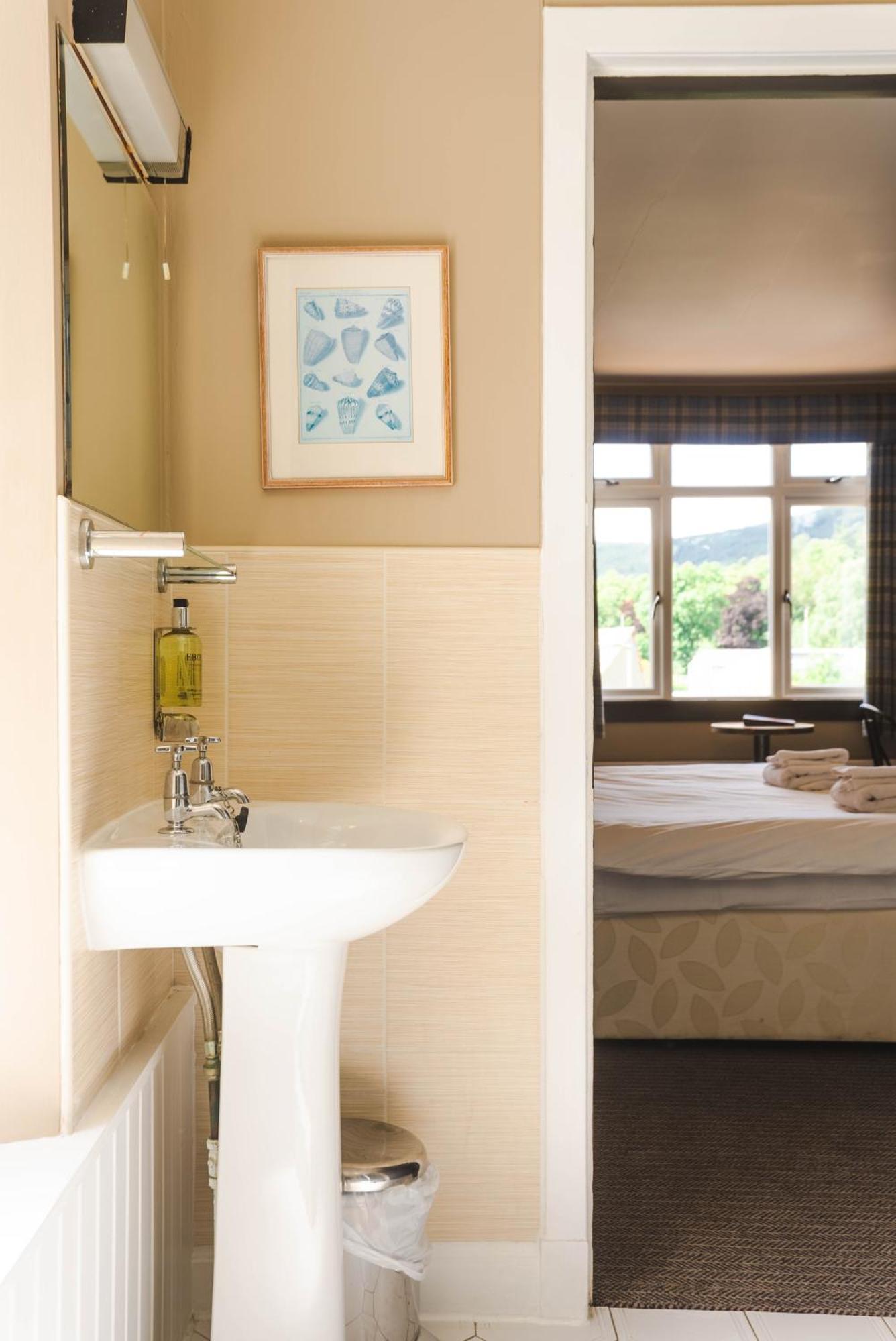 Traquair Arms Hotel 이너리슨 외부 사진